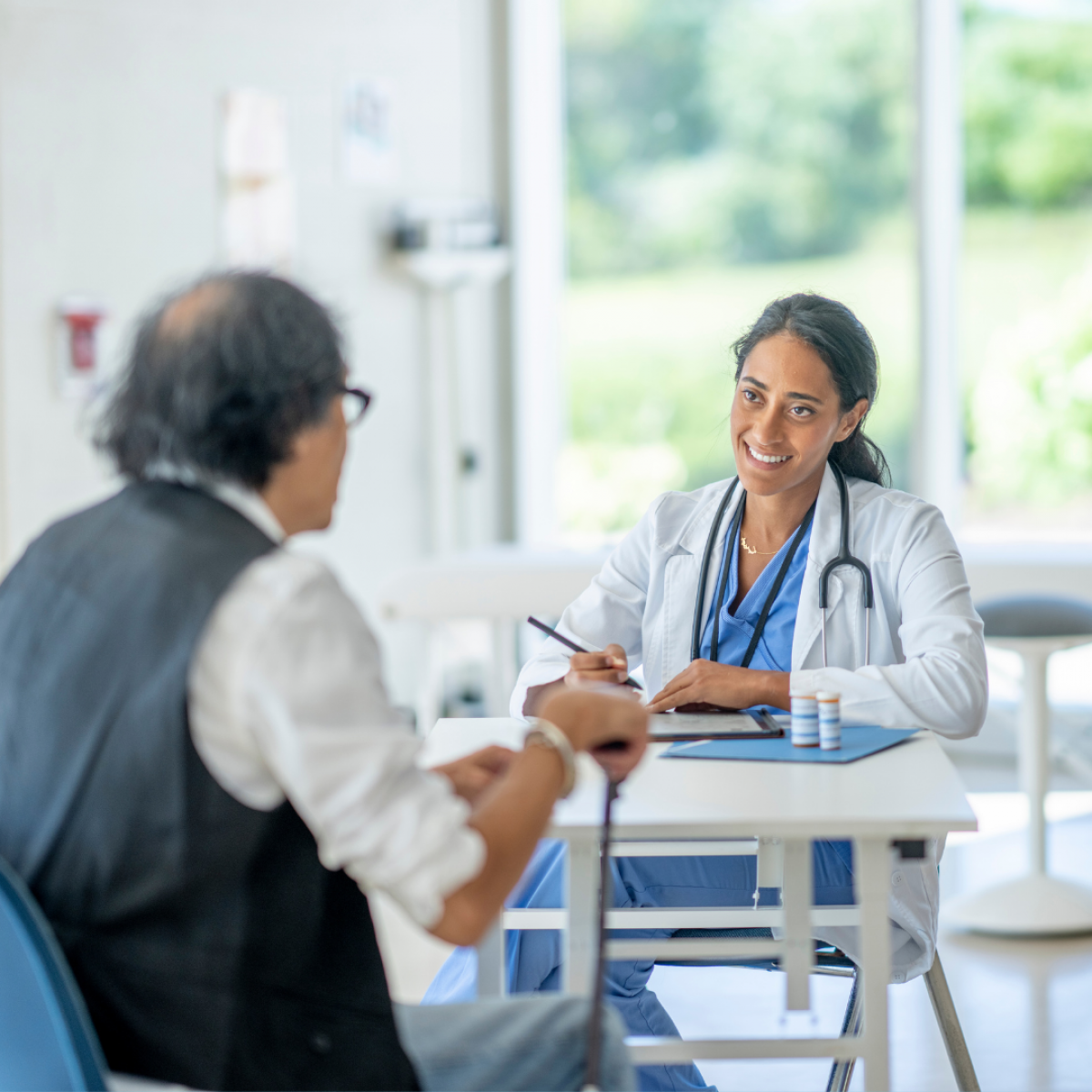 Puis-je me faire accompagner à mes rendez-vous médicaux par mon assistante de vie ?